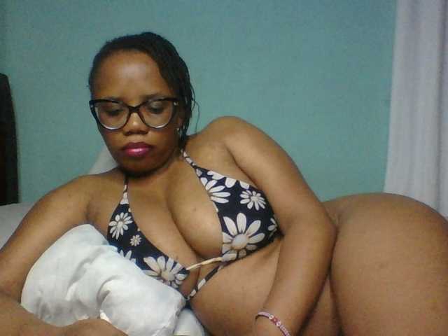 Prettyzari, en vivo ahora en BongaCams