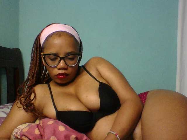 Prettyzari live webcam show