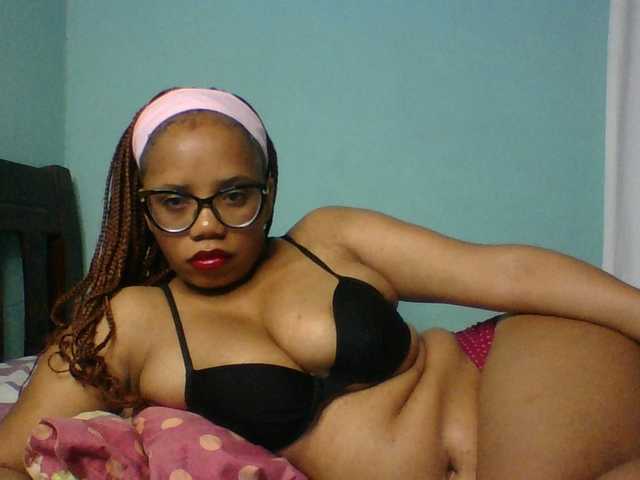 Prettyzari live webcam show