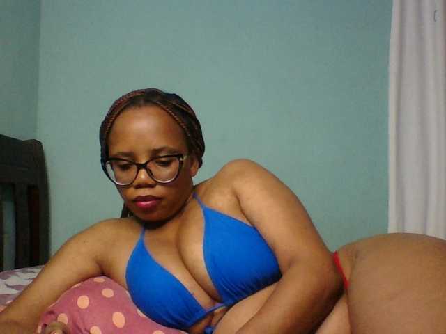 Prettyzari live webcam show