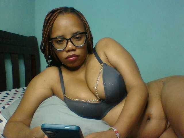 Prettyzari Live Cam pe BongaCams