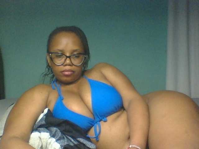 Prettyzari, en directo ahora en BongaCams