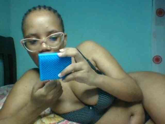 Prettyzari webcam