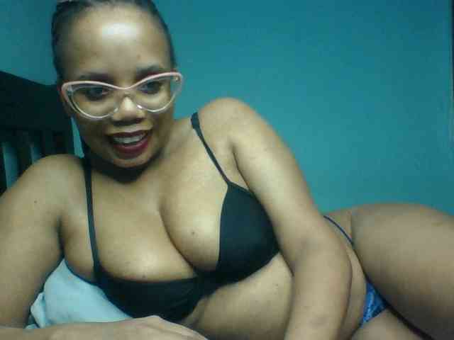 Prettyzari webcam