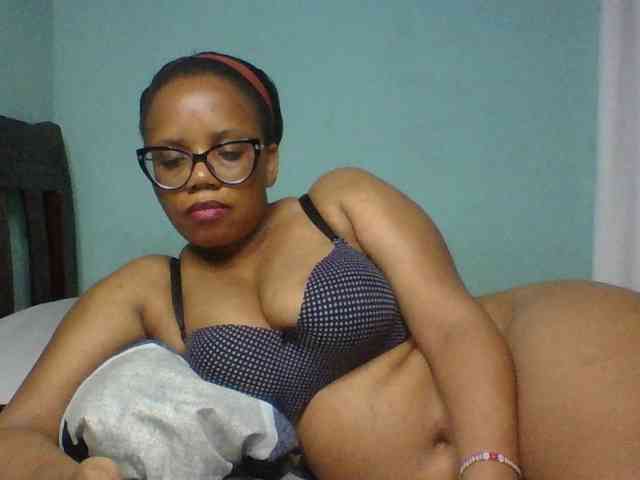 Prettyzari's webcam live show