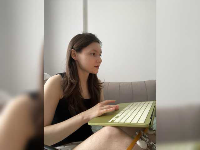 le modèle Renaw est en webcam porno dans un show sur le site bongacams, il possède les tags suivants: White/Caucasian,Brunette,Shaved