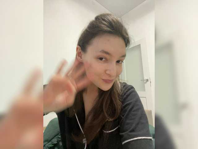 le modèle Renaw est en webcam porno dans un show sur le site bongacams, il possède les tags suivants: White/Caucasian,Brunette,Shaved