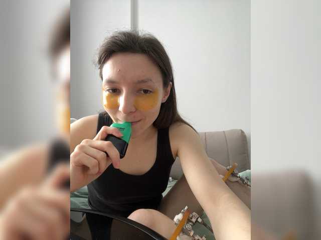 le modèle Renaw est en webcam porno dans un show sur le site bongacams, il possède les tags suivants: White/Caucasian,Brunette,Shaved