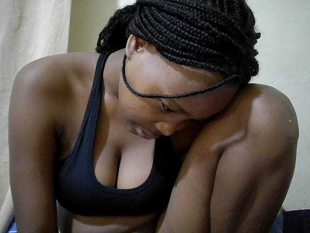 queen-slender — live female cam