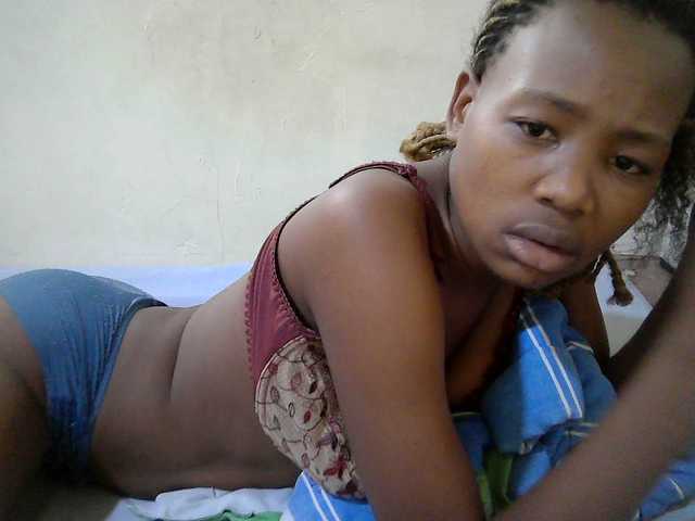 queen-slender webcam bongacams model stream image