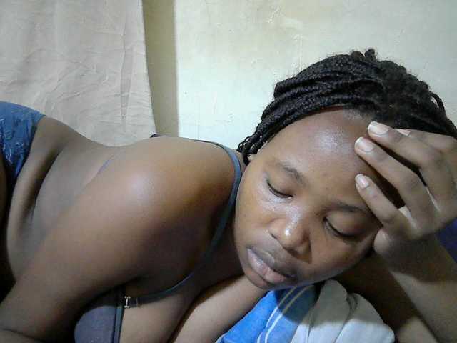 queen-slender — live female cam