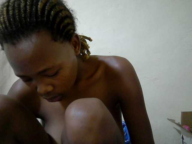 queen-slender webcam bongacams model stream image