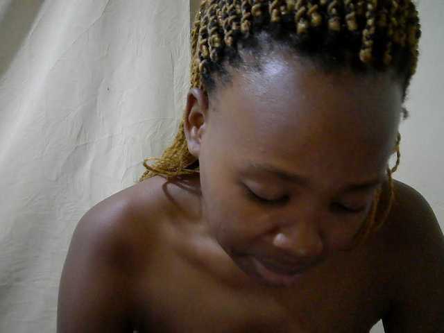 queen-slender live cam on BongaCams