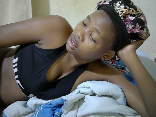 queen-slender live cam on BongaCams