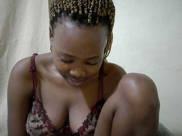 queen-slender live webcam show