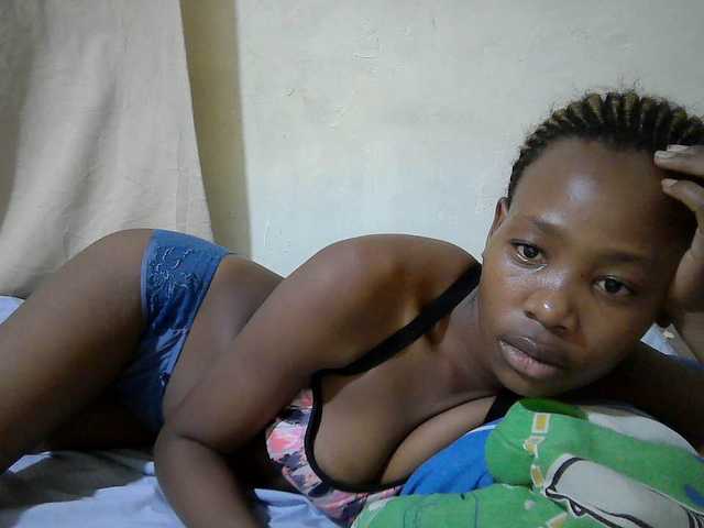 queen-slender webcam bongacams model stream image