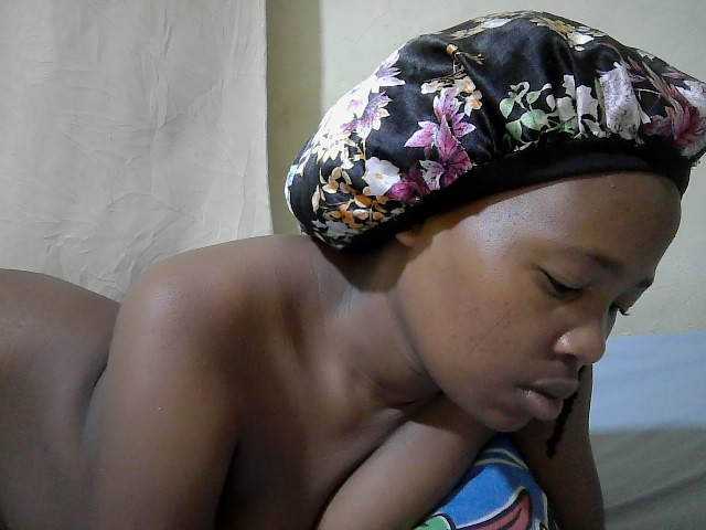 queen-slender live cam on BongaCams