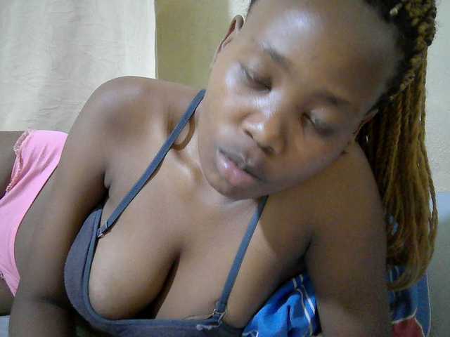 queen-slender live webcam show