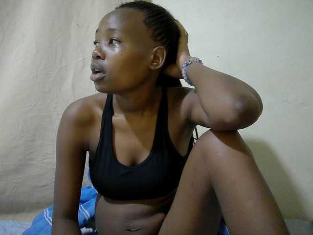 queen-slender Live Cam on BongaCams