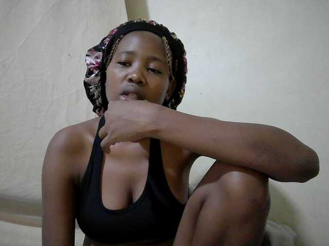 queen-slender live cam on BongaCams