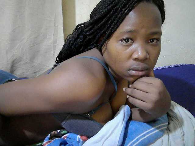 queen-slender — live female cam