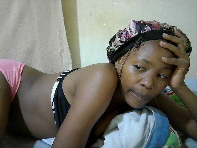 queen-slender live cam on BongaCams