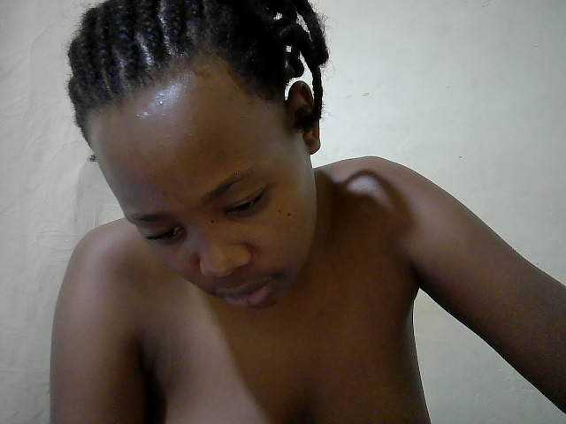 queen-slender webcam bongacams model stream image