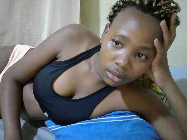 queen-slender Live Webcam on BongaCams