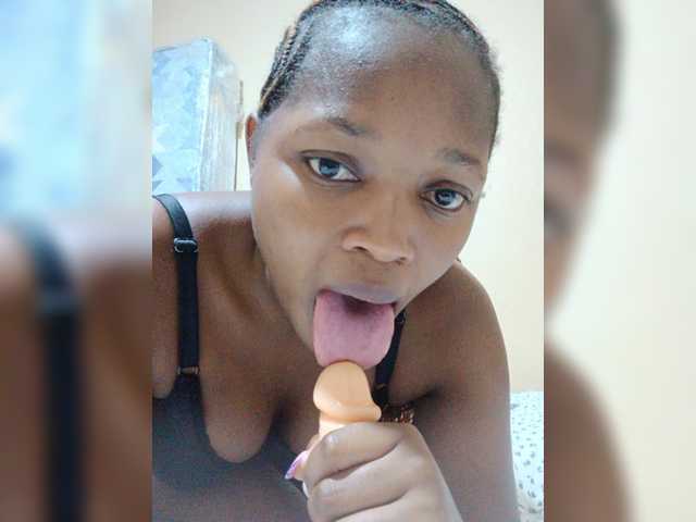 kishacali live cam on BongaCams