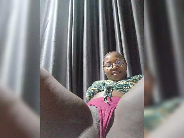 kishacali live cam on BongaCams