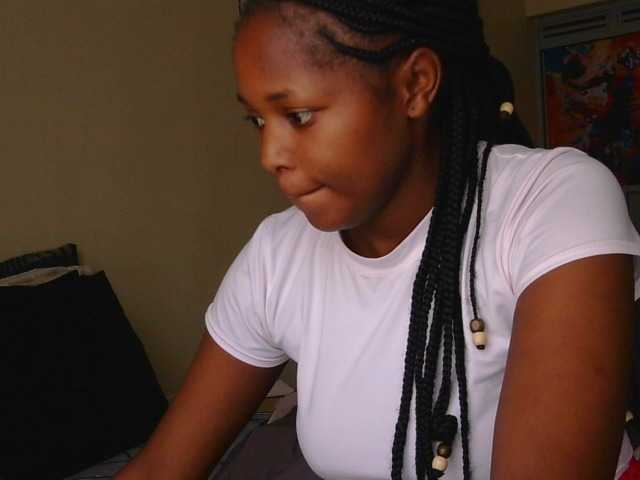 kishacali live cam on BongaCams