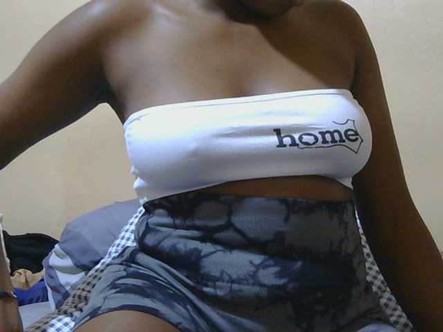 kishacali live cam on BongaCams