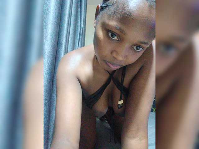 kishacali live cam on BongaCams