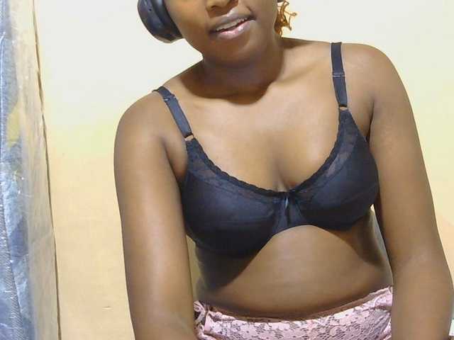 kishacali live cam on BongaCams