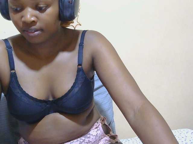 kishacali live cam on BongaCams