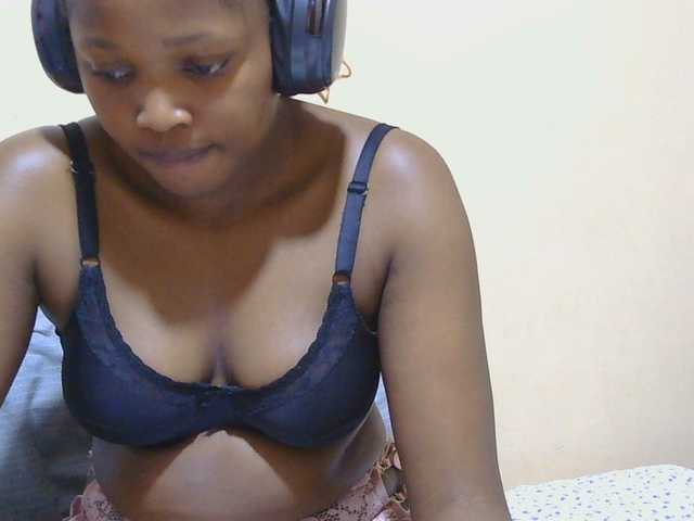 kishacali live cam on BongaCams