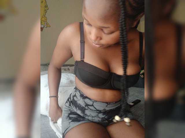 kishacali live cam on BongaCams