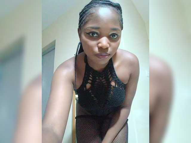kishacali live cam on BongaCams