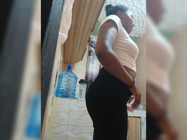 kishacali live cam on BongaCams
