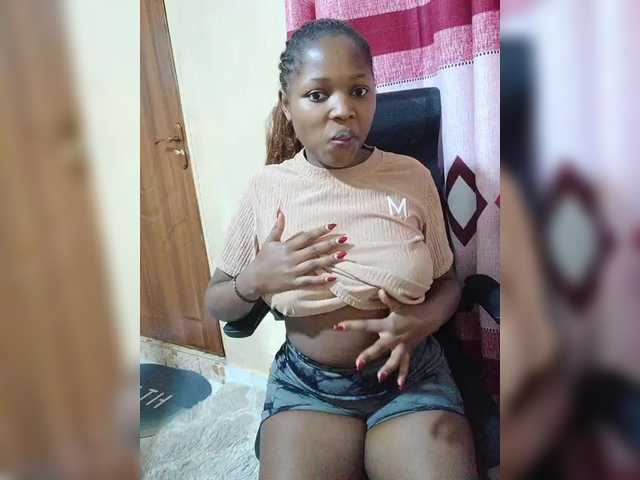 kishacali live cam on BongaCams