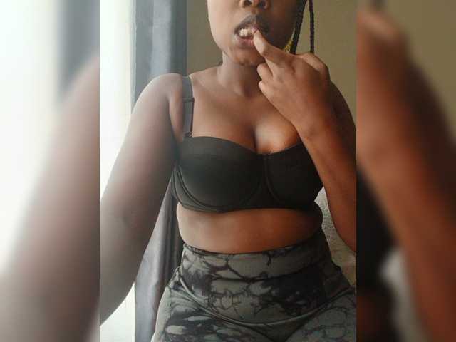 kishacali live cam on BongaCams