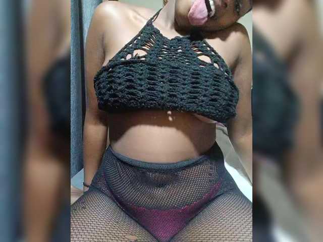 kishacali live cam on BongaCams