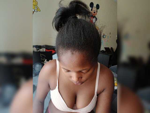 kishacali live cam on BongaCams