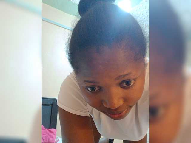 kishacali live cam on BongaCams