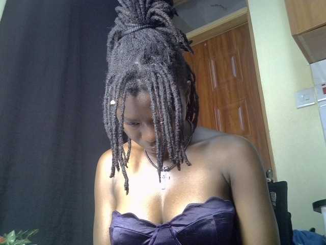 Blackdiva-11 live cam on BongaCams