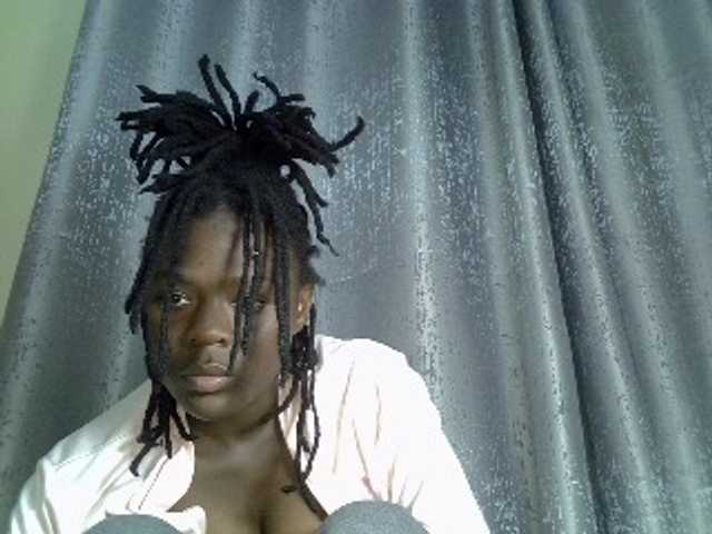 Blackdiva-11 live cam on BongaCams