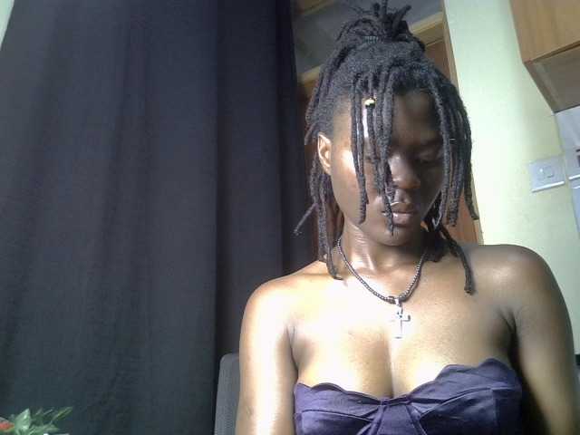 Blackdiva-11 live cam on BongaCams