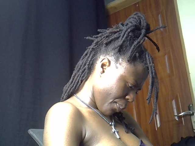 Blackdiva-11 live cam on BongaCams