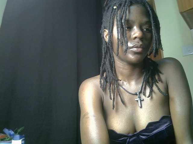 Blackdiva-11 live cam on BongaCams