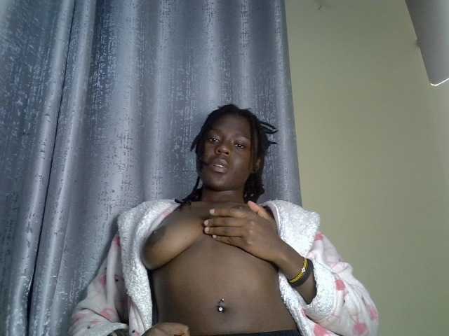 Blackdiva-11 live cam on BongaCams